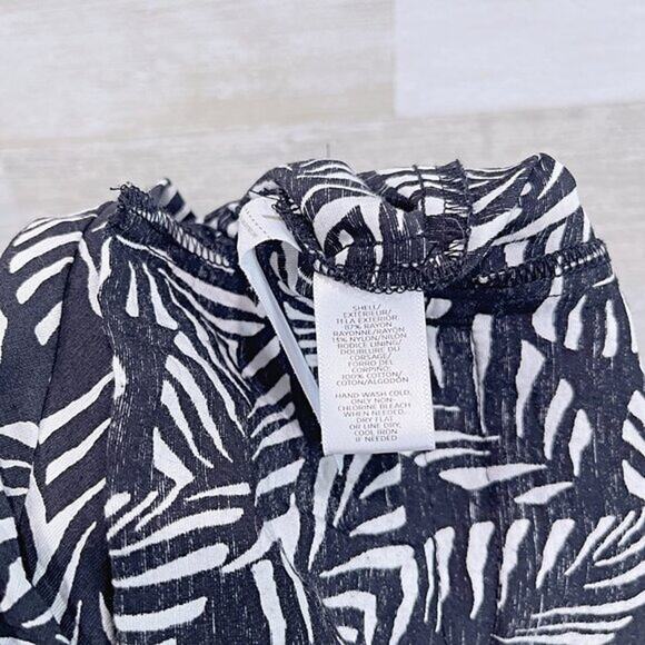 LOFT Tropical Palm Wrap Romper Black White Sleeveless Womens 00P 00 Petite - Picture 6 of 7